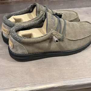 Hey Dude Men's Wally Corduroy Tan size 12